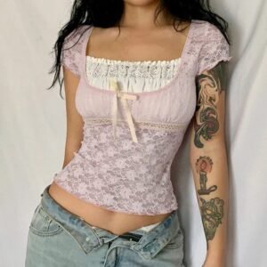 Haut rose en dentelle Y2K